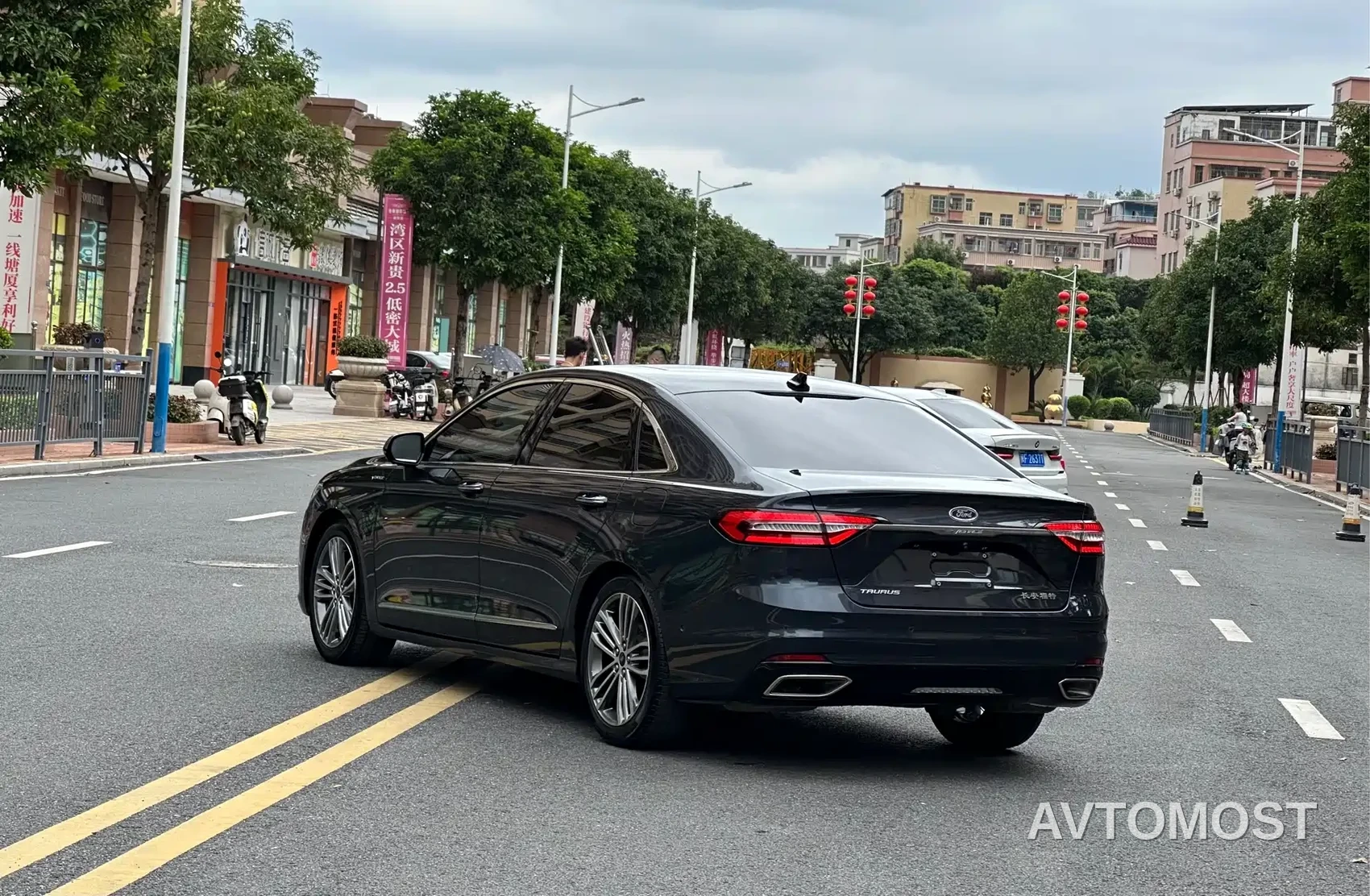Ford Taurus 2019 EcoBoost 245 Vignale Ultimate Edition — фото 12
