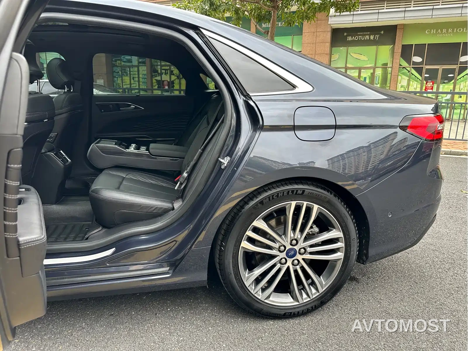 Ford Taurus 2019 EcoBoost 245 Vignale Ultimate Edition — фото 13