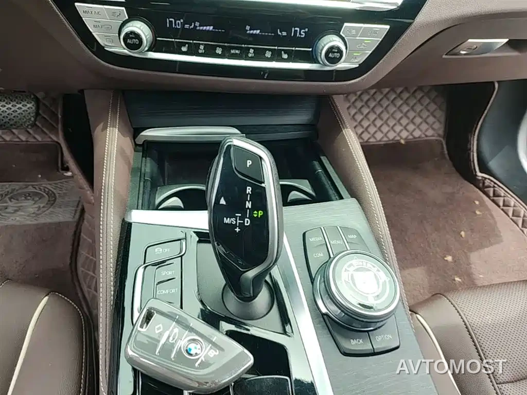 BMW 5 Series 2022 Model Second Facelift 530Li Leading M Sport Package — фото 14
