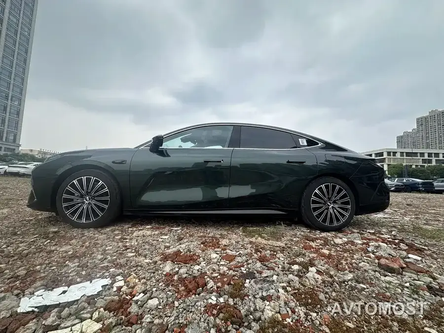 Geely Galaxy Xingyao 8 2025 130km EM-i Premium Edition