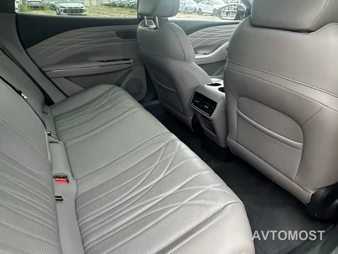 Geely Galaxy Xingyao 8 2025 130km EM-i Premium Edition — фото 4