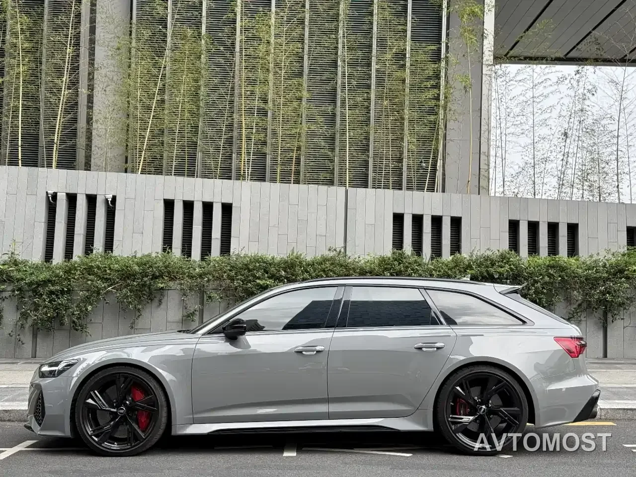 Audi RS 6 2021 RS 6 4.0T Avant Premium — фото 1