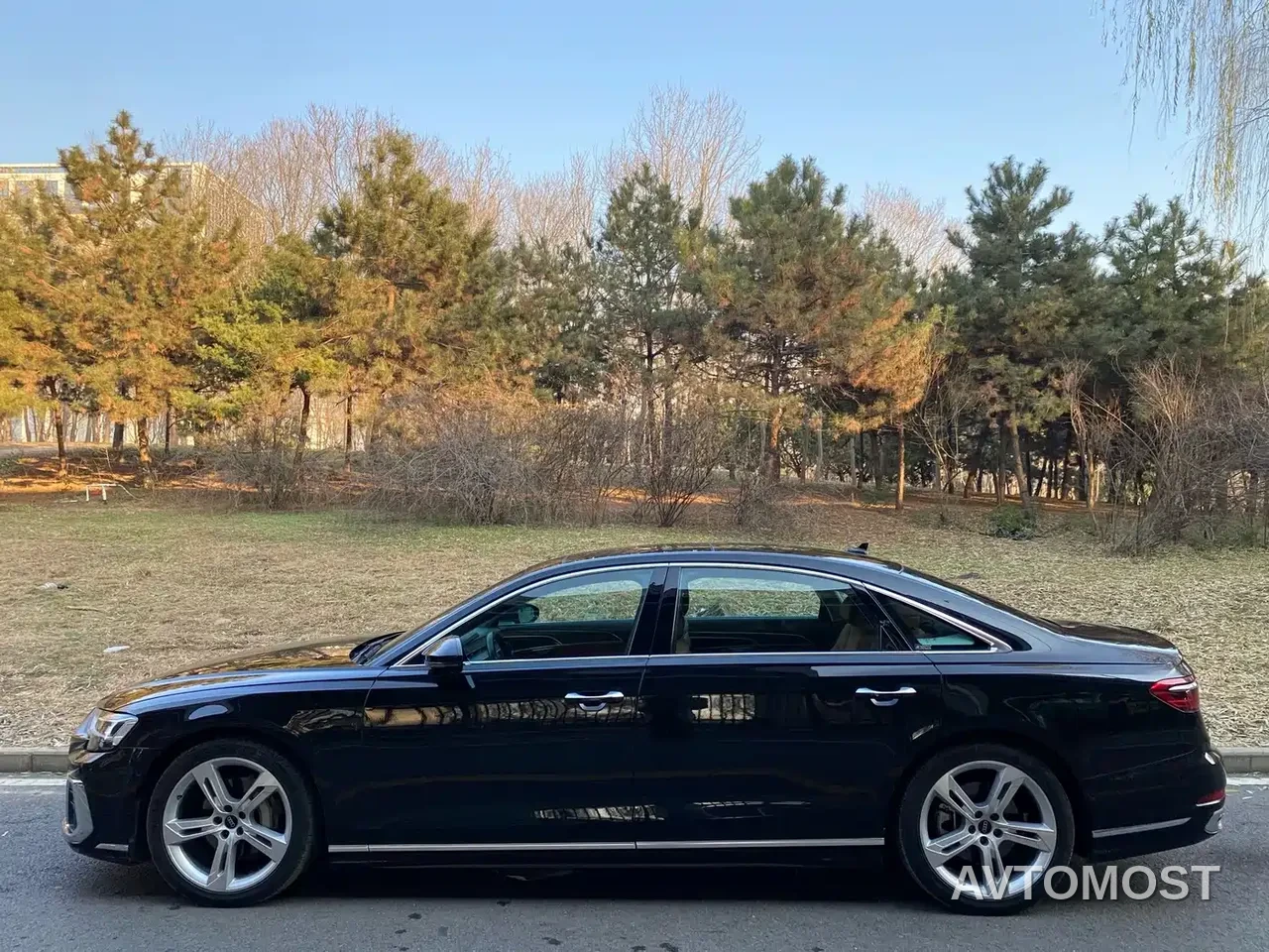 Audi A8 2024 Model A8L 50 TFSI quattro Premium Selection — фото 3