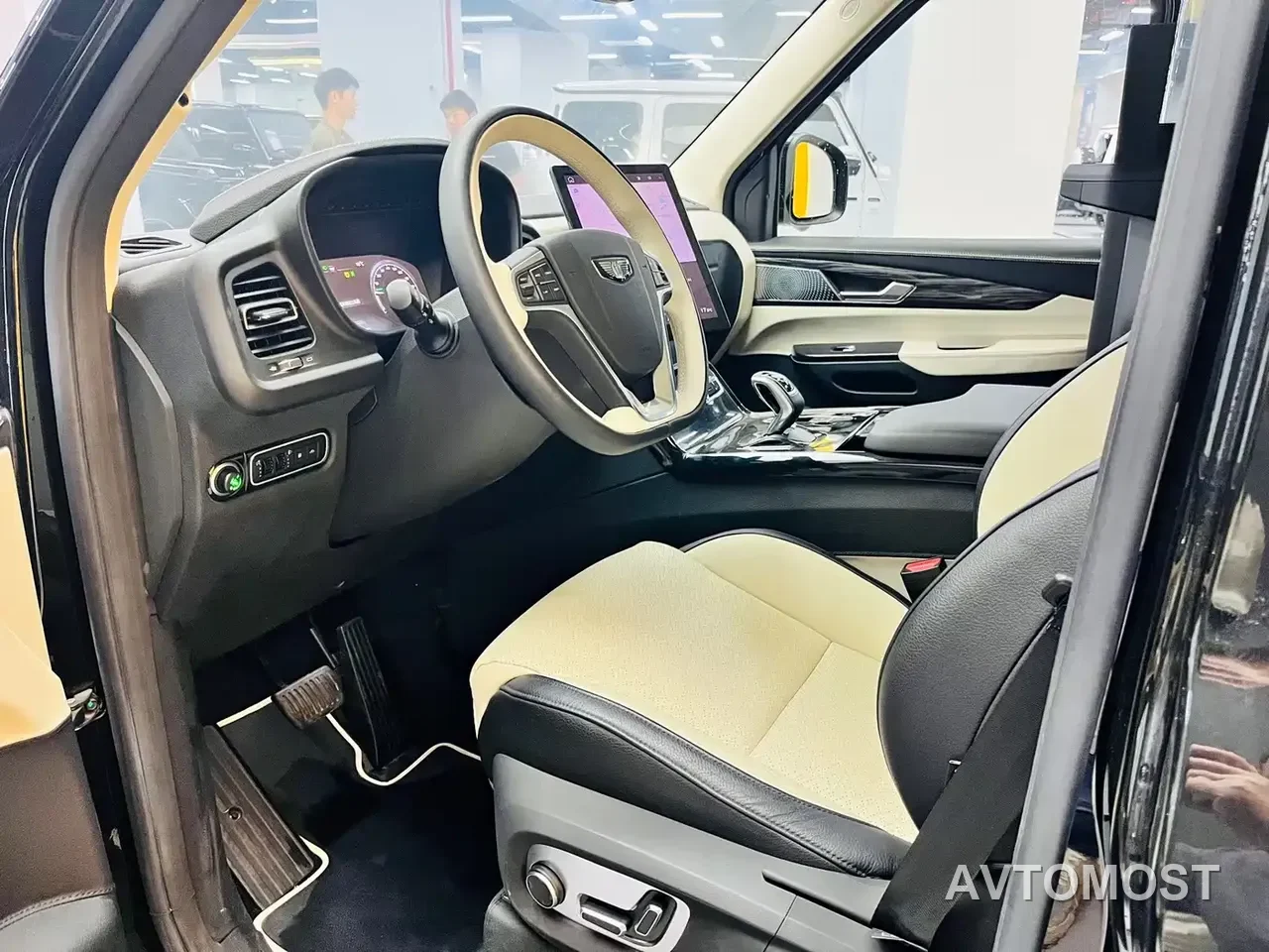 LEVC TX 2022 TX5 Extended Range Freedom Edition — фото 9