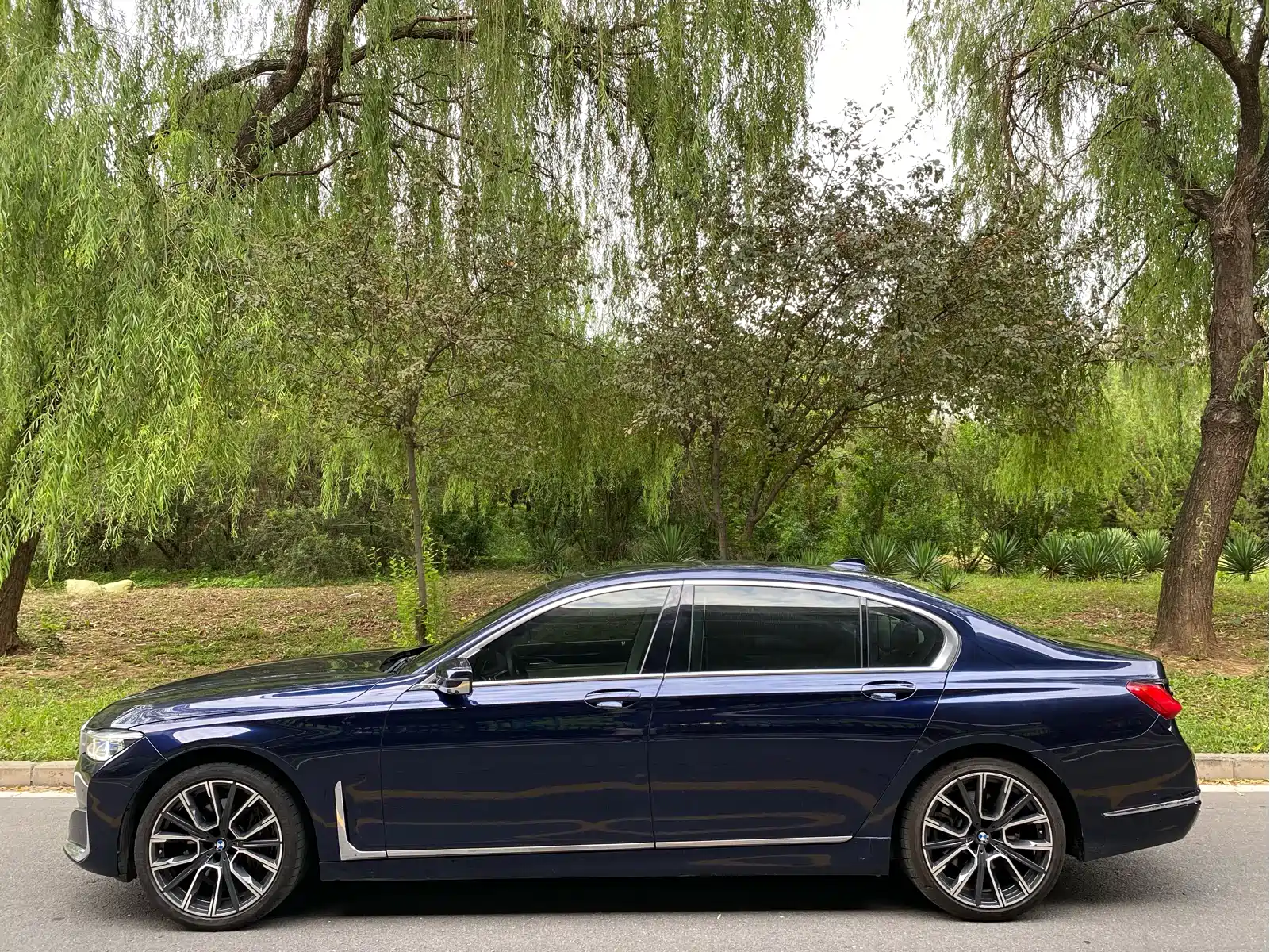 BMW 7 Series 2022 740Li xDrive Executive Luxury Package — фото 3