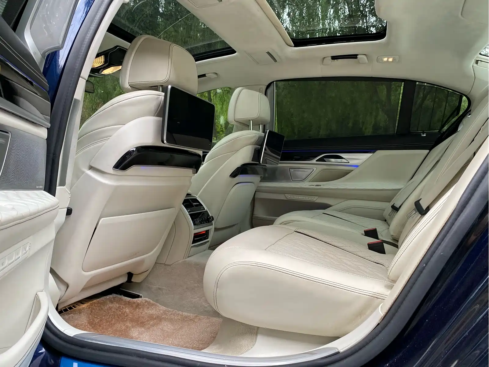 BMW 7 Series 2022 740Li xDrive Executive Luxury Package — фото 5