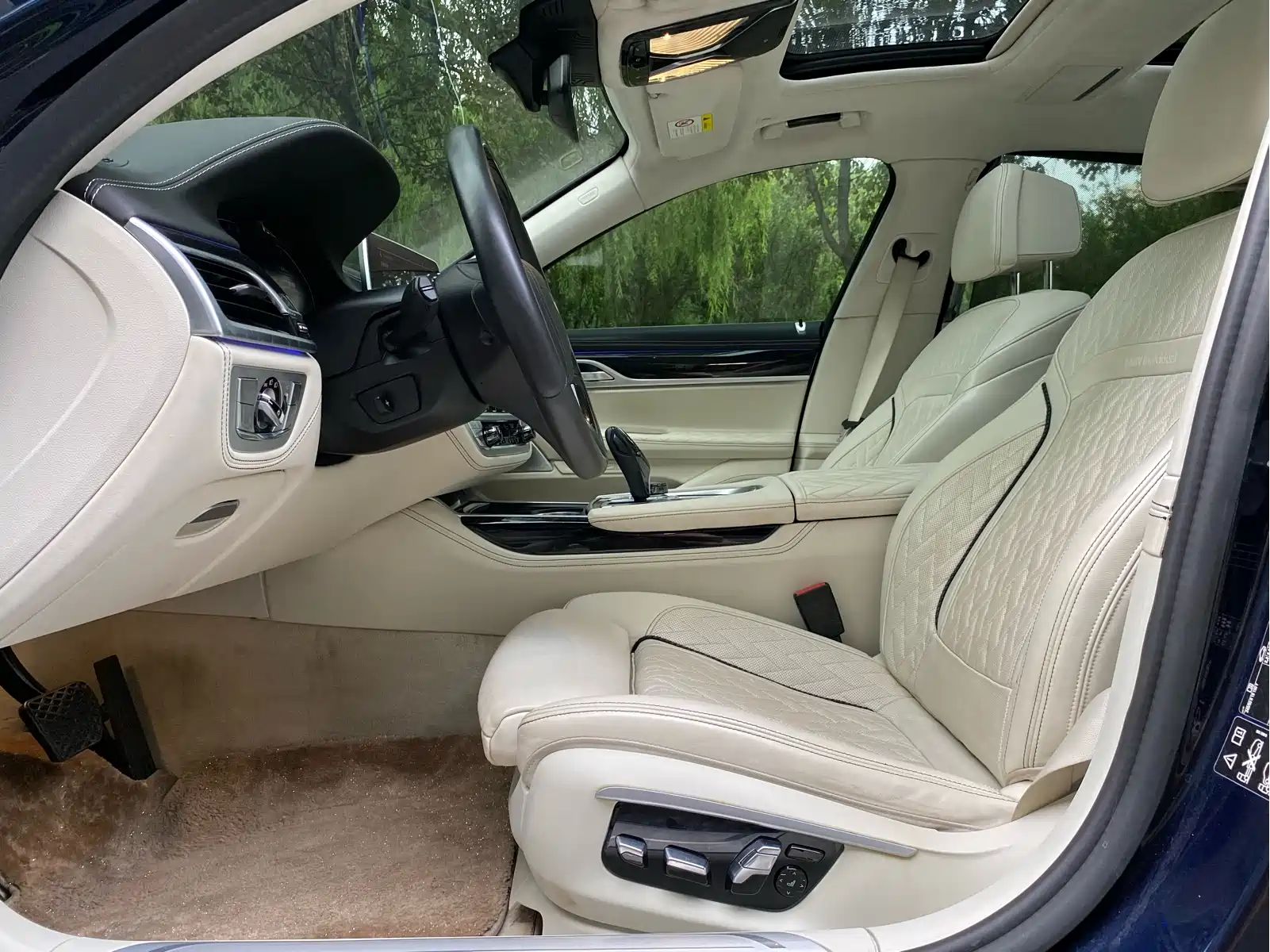 BMW 7 Series 2022 740Li xDrive Executive Luxury Package — фото 13