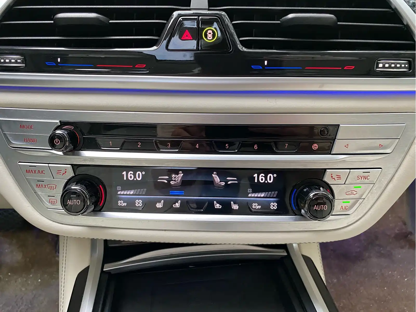 BMW 7 Series 2022 740Li xDrive Executive Luxury Package — фото 25