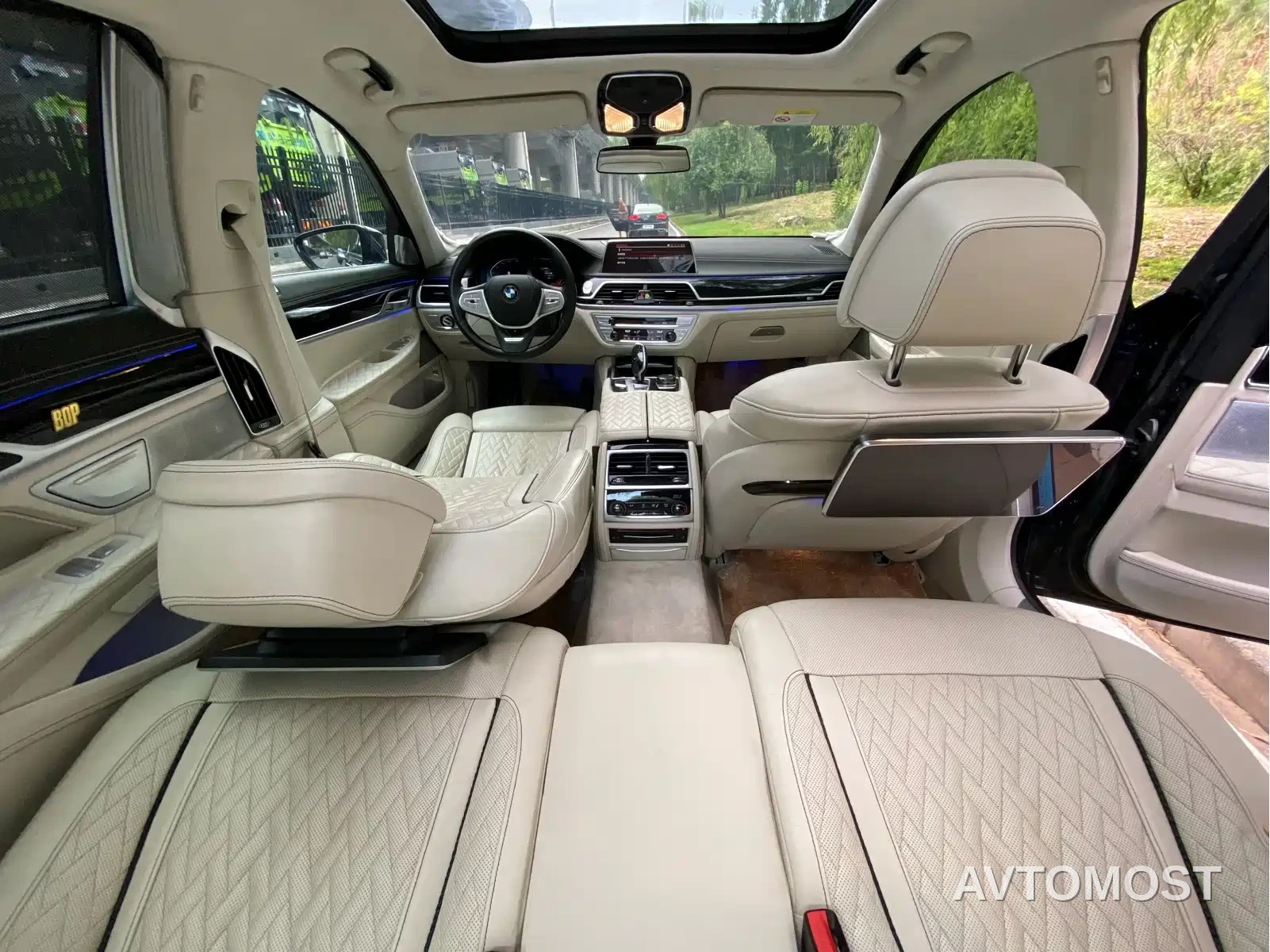BMW 7 Series 2022 740Li xDrive Executive Luxury Package — фото 32