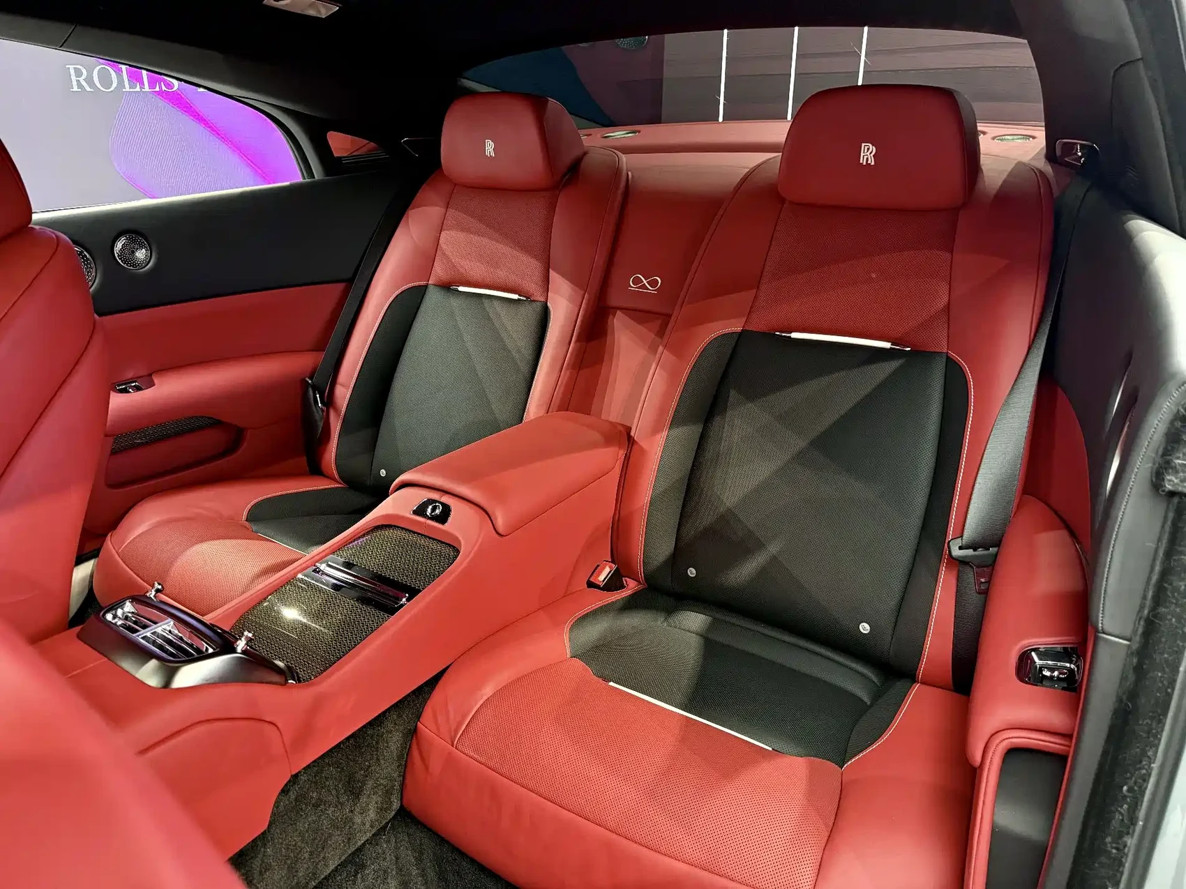 Rolls-Royce Wraith 2018 6.6T Black Badge — фото 9