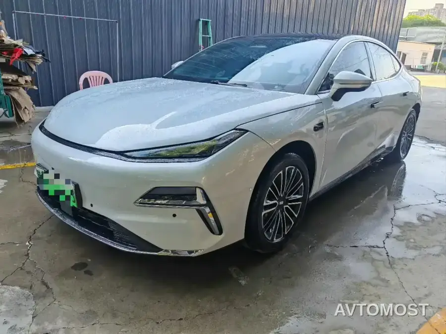 Geely Galaxy Xingyao 8 2025 130km EM-i Premium Edition