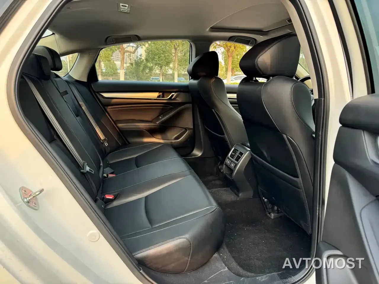 Honda Accord 2022 Sharp Hybrid 2.0L Sharp Leader Edition — фото 12