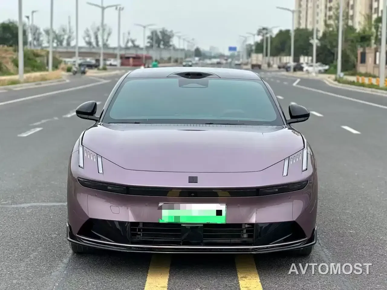 Lynk & Co 10 EM-P 2025 Model 120km Base Version — фото 2