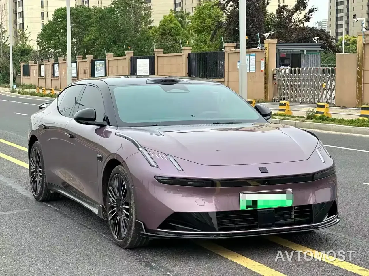 Lynk & Co 10 EM-P 2025 Model 120km Base Version — фото 3