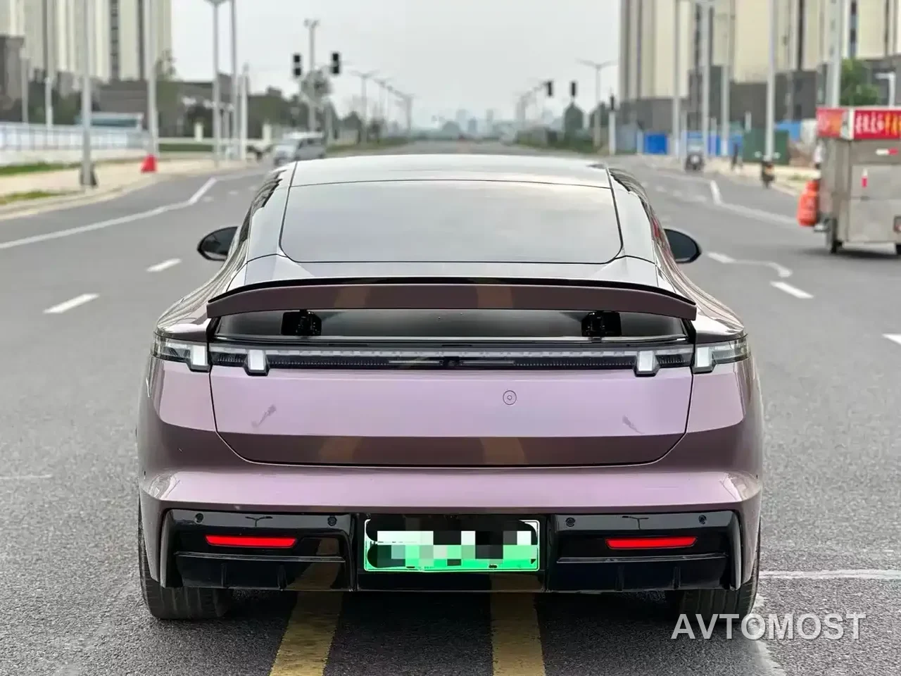 Lynk & Co 10 EM-P 2025 Model 120km Base Version — фото 4