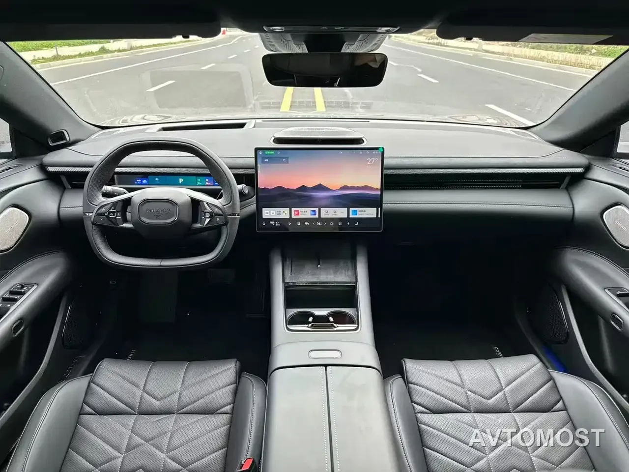Lynk & Co 10 EM-P 2025 Model 120km Base Version — фото 7