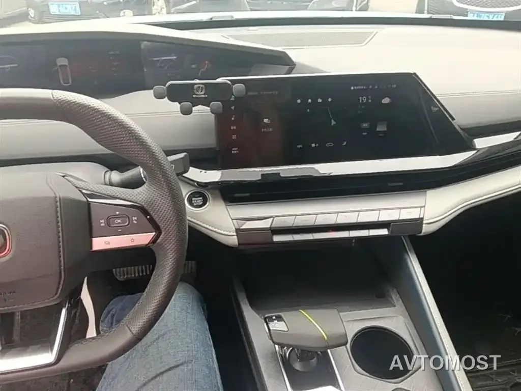 Changan UNI-V iDD 2023 ZhiDian iDD 1.5T 113km Smart Fun Edition — фото 7