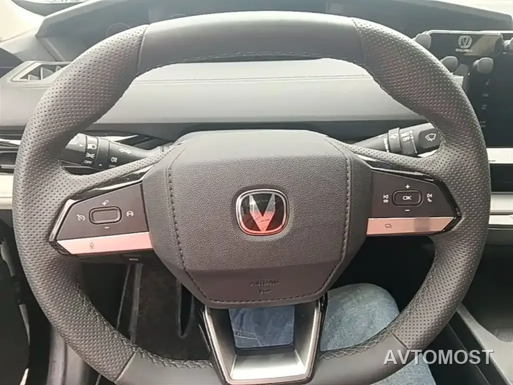 Changan UNI-V iDD 2023 ZhiDian iDD 1.5T 113km Smart Fun Edition — фото 8