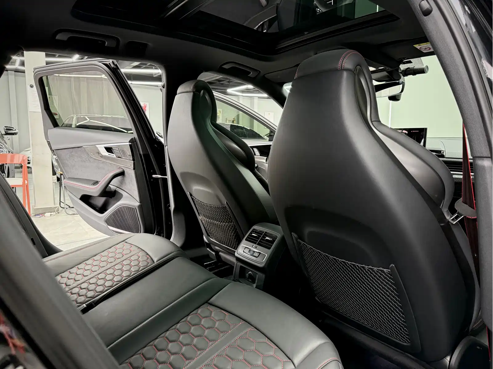 Audi RS 4 2024 RS4 Avant Ignition Edition — фото 16