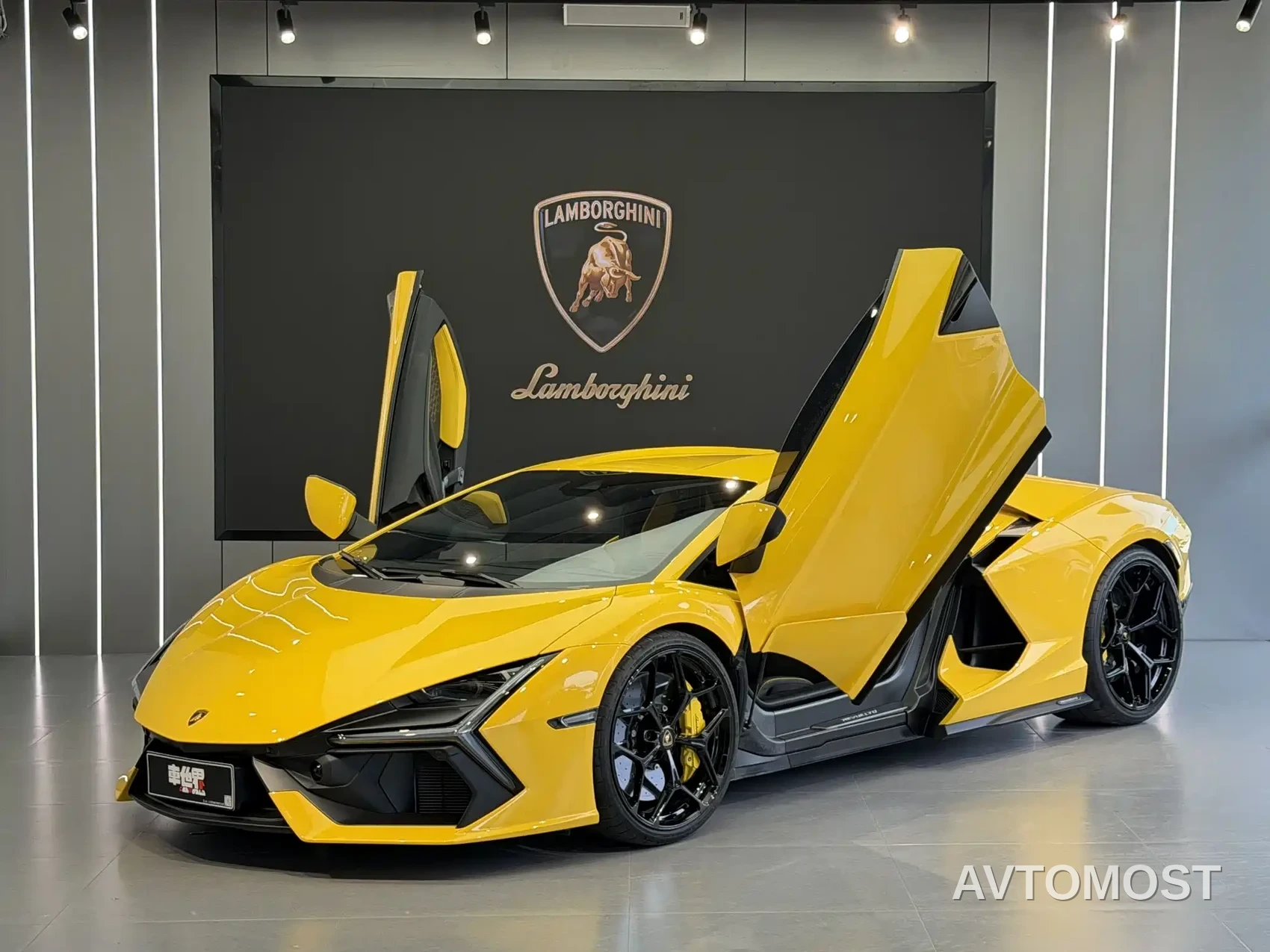 Lamborghini Revuelto 2023 6.5L PHEV Standard — фото 1