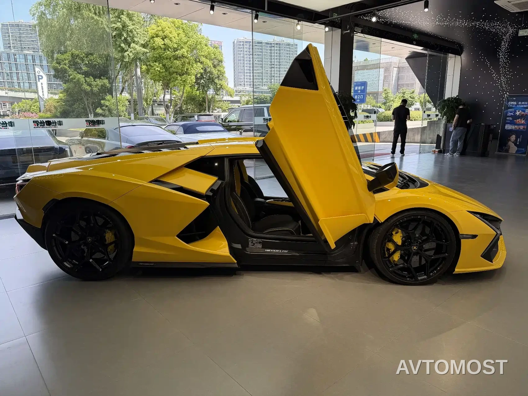 Lamborghini Revuelto 2023 6.5L PHEV Standard — фото 3