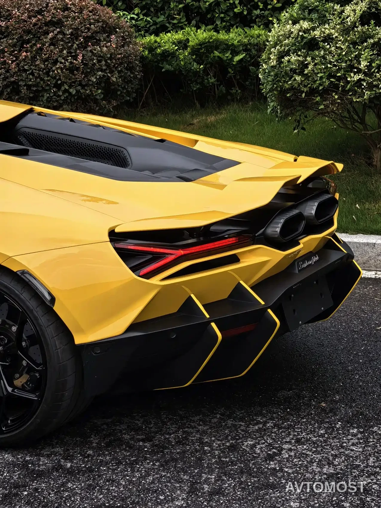 Lamborghini Revuelto 2023 6.5L PHEV Standard — фото 11