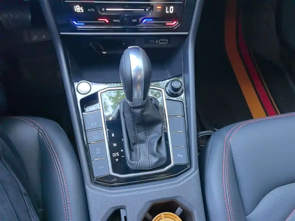 Volkswagen Lavida 2024 Model 300TSI DSG Starlight Leading Edition — фото 14