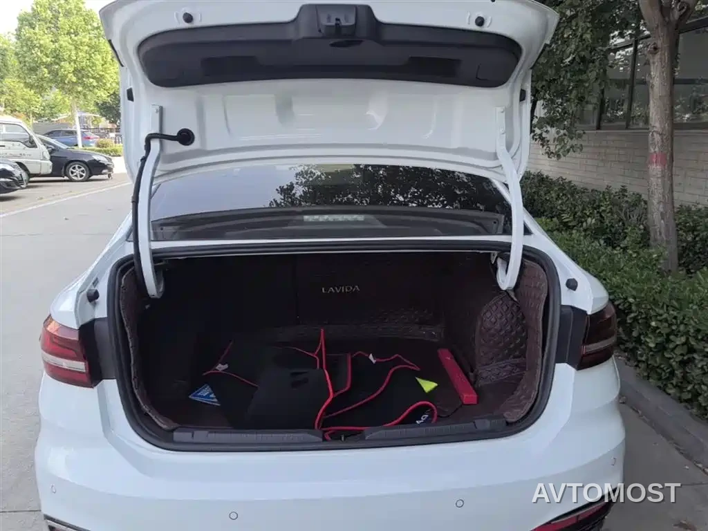 Volkswagen Lavida 2024 Model 300TSI DSG Starlight Leading Edition — фото 19