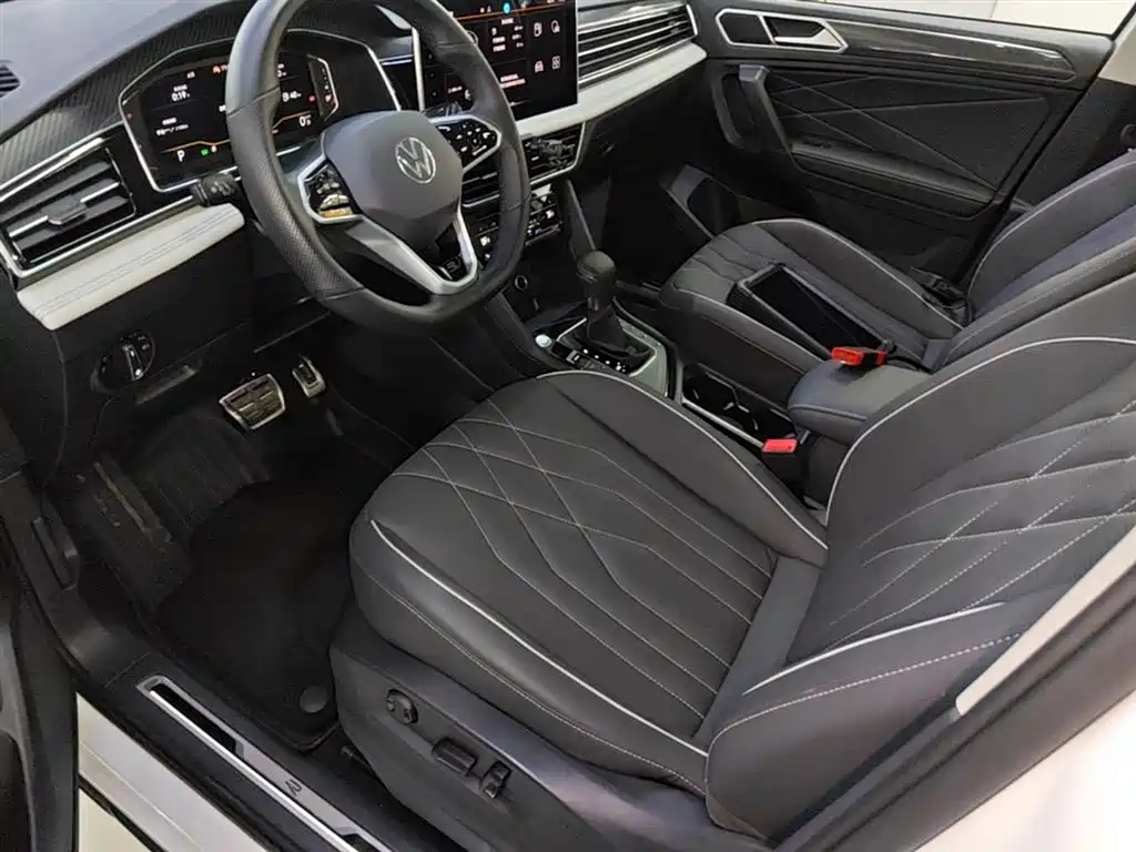 Volkswagen Tiguan L 2023 330TSI Auto 2WD R-Line Premium Edition — фото 15