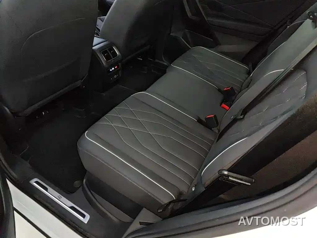Volkswagen Tiguan L 2023 330TSI Auto 2WD R-Line Premium Edition — фото 17