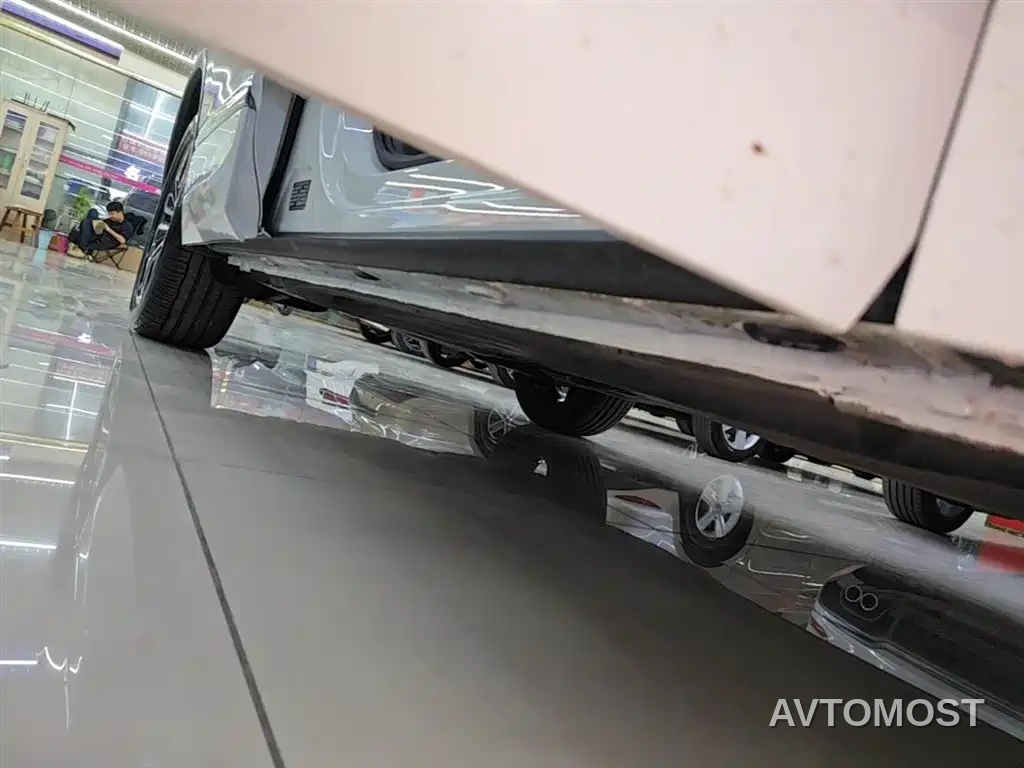 Volkswagen Tiguan L 2023 330TSI Auto 2WD R-Line Premium Edition — фото 21