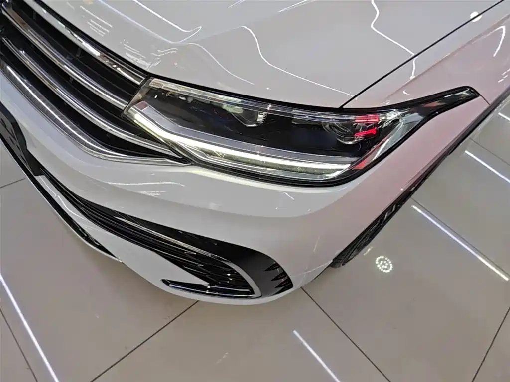 Volkswagen Tiguan L 2023 330TSI Auto 2WD R-Line Premium Edition — фото 24