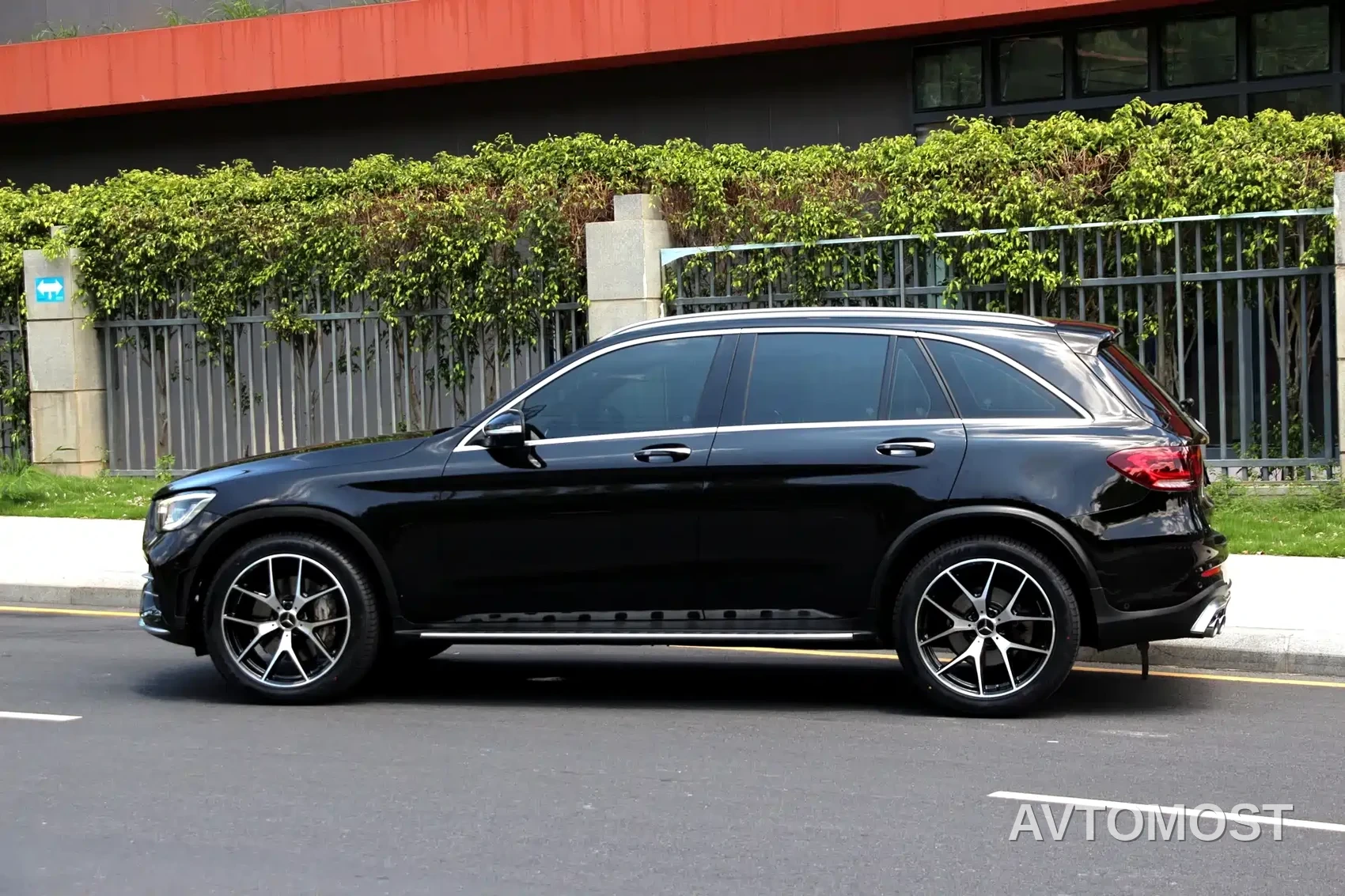 Mercedes-Benz GLC AMG 2020 AMG GLC 43 4MATIC — фото 13