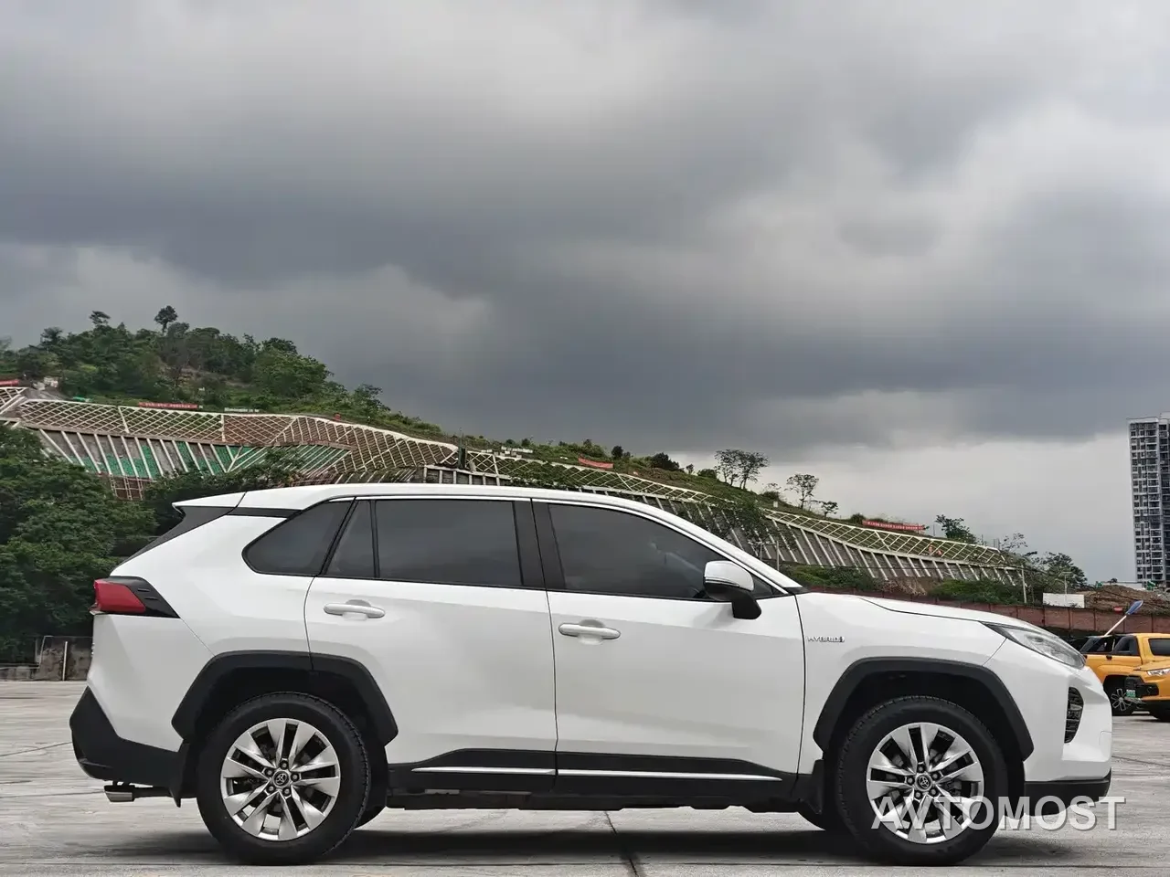 Toyota Wildlander 2020 Dual Engine 2.5L E-CVT FWD Luxury — фото 6