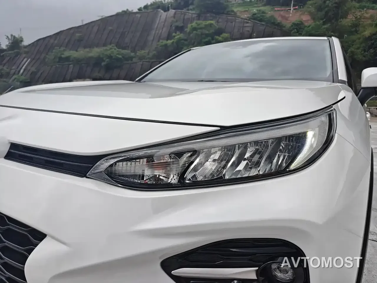 Toyota Wildlander 2020 Dual Engine 2.5L E-CVT FWD Luxury — фото 9