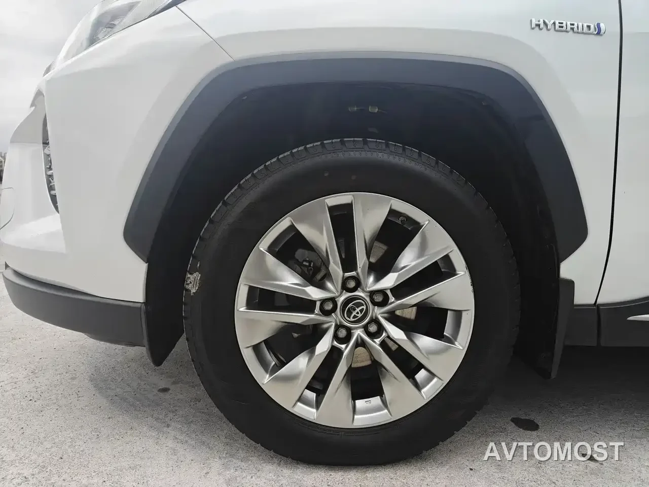 Toyota Wildlander 2020 Dual Engine 2.5L E-CVT FWD Luxury — фото 15