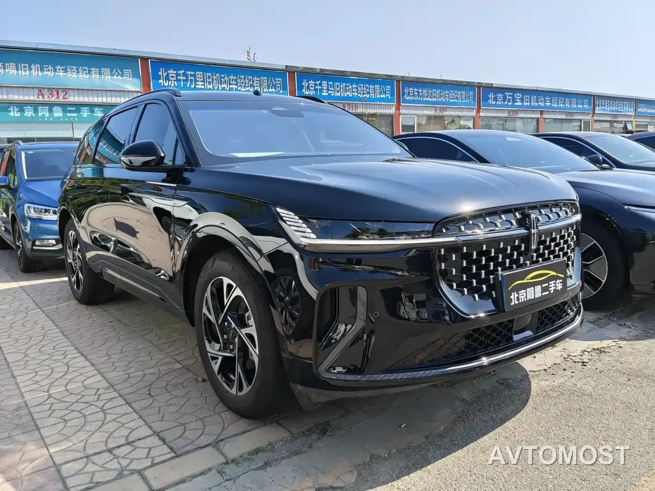 Lincoln Nautilus 2025 2.0T AWD Premium Hybrid — фото 2