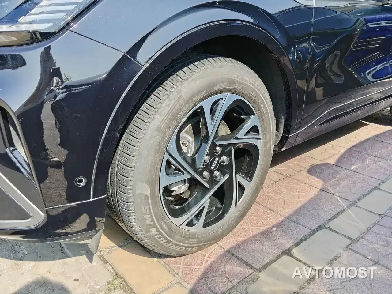 Lincoln Nautilus 2025 2.0T AWD Premium Hybrid — фото 4
