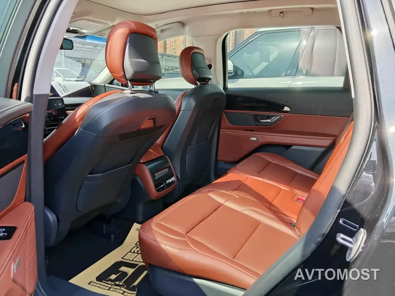 Lincoln Nautilus 2025 2.0T AWD Premium Hybrid — фото 6