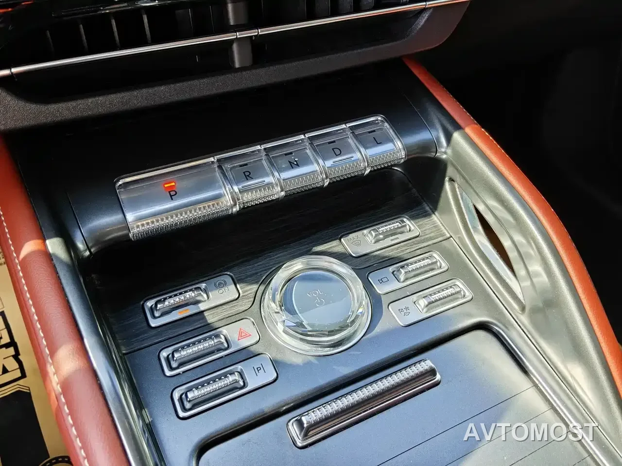 Lincoln Nautilus 2025 2.0T AWD Premium Hybrid — фото 8