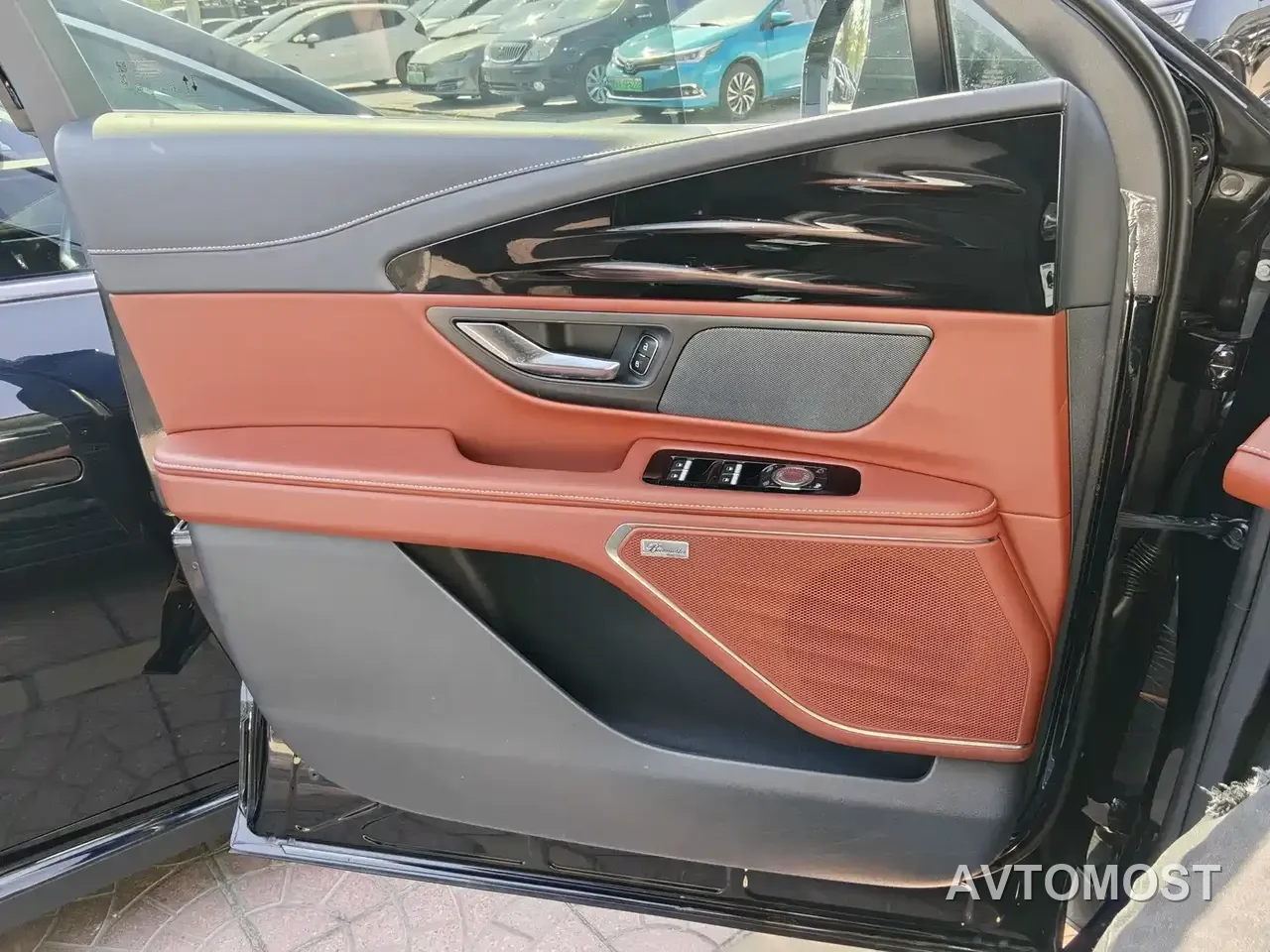 Lincoln Nautilus 2025 2.0T AWD Premium Hybrid — фото 11