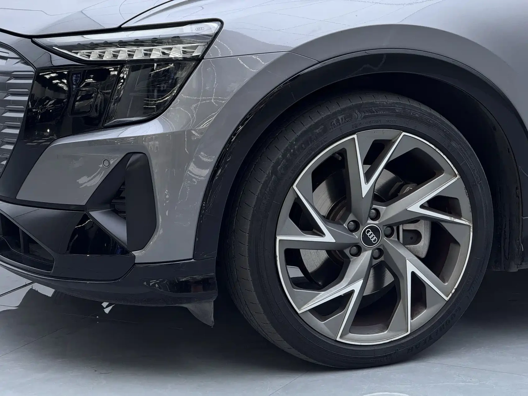 Audi Q5 e-tron 2022 40 e-tron Starlight Edition Mecha Suit Sun Chaser Version — фото 5