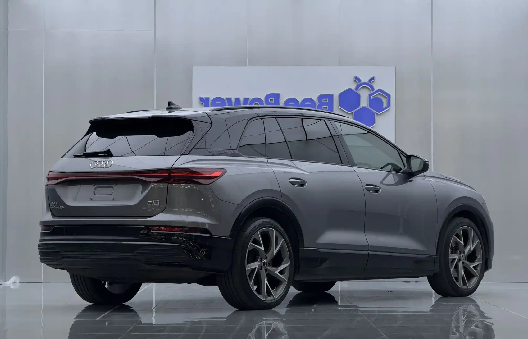 Audi Q5 e-tron 2022 40 e-tron Starlight Edition Mecha Suit Sun Chaser Version — фото 6