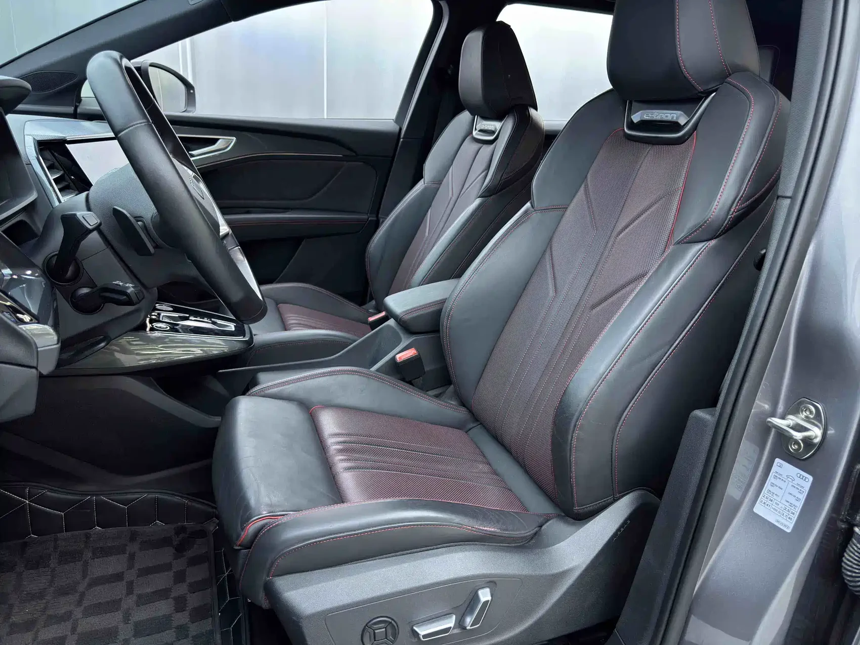 Audi Q5 e-tron 2022 40 e-tron Starlight Edition Mecha Suit Sun Chaser Version — фото 11