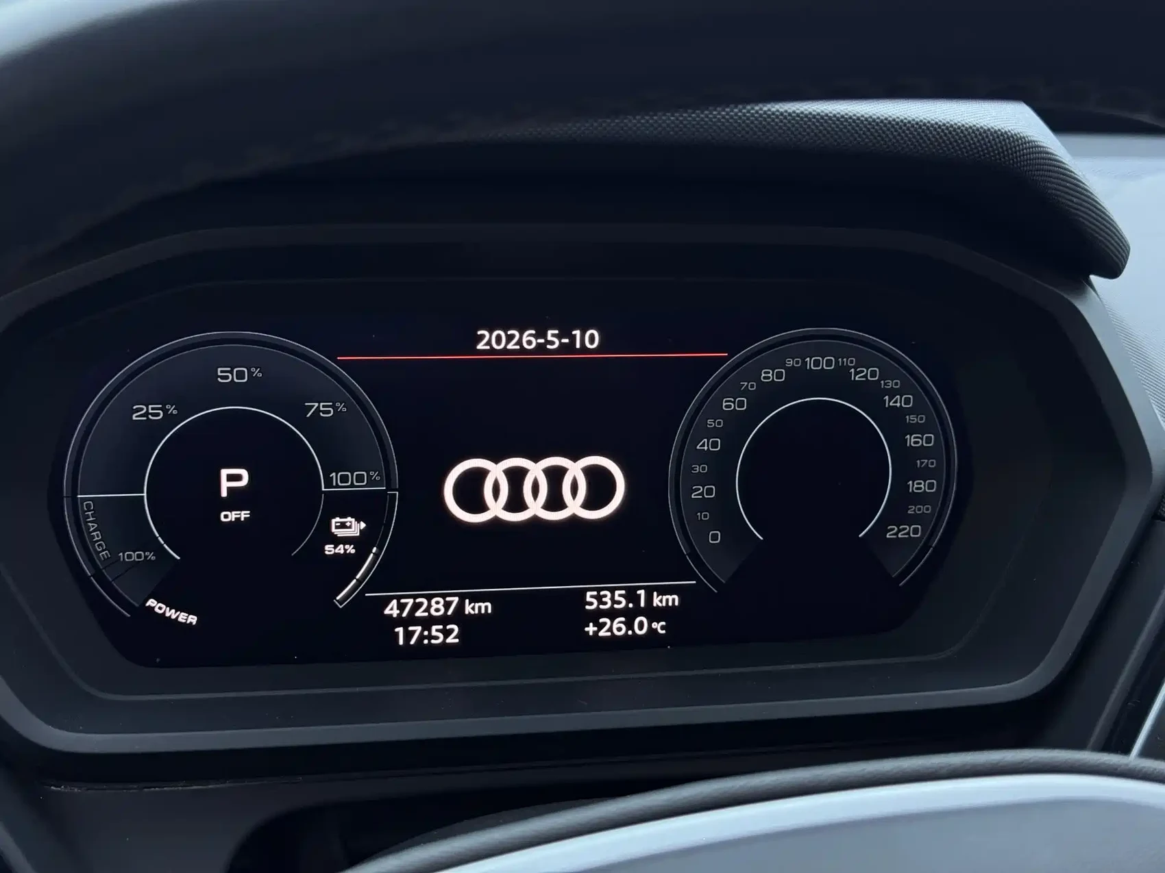 Audi Q5 e-tron 2022 40 e-tron Starlight Edition Mecha Suit Sun Chaser Version — фото 13