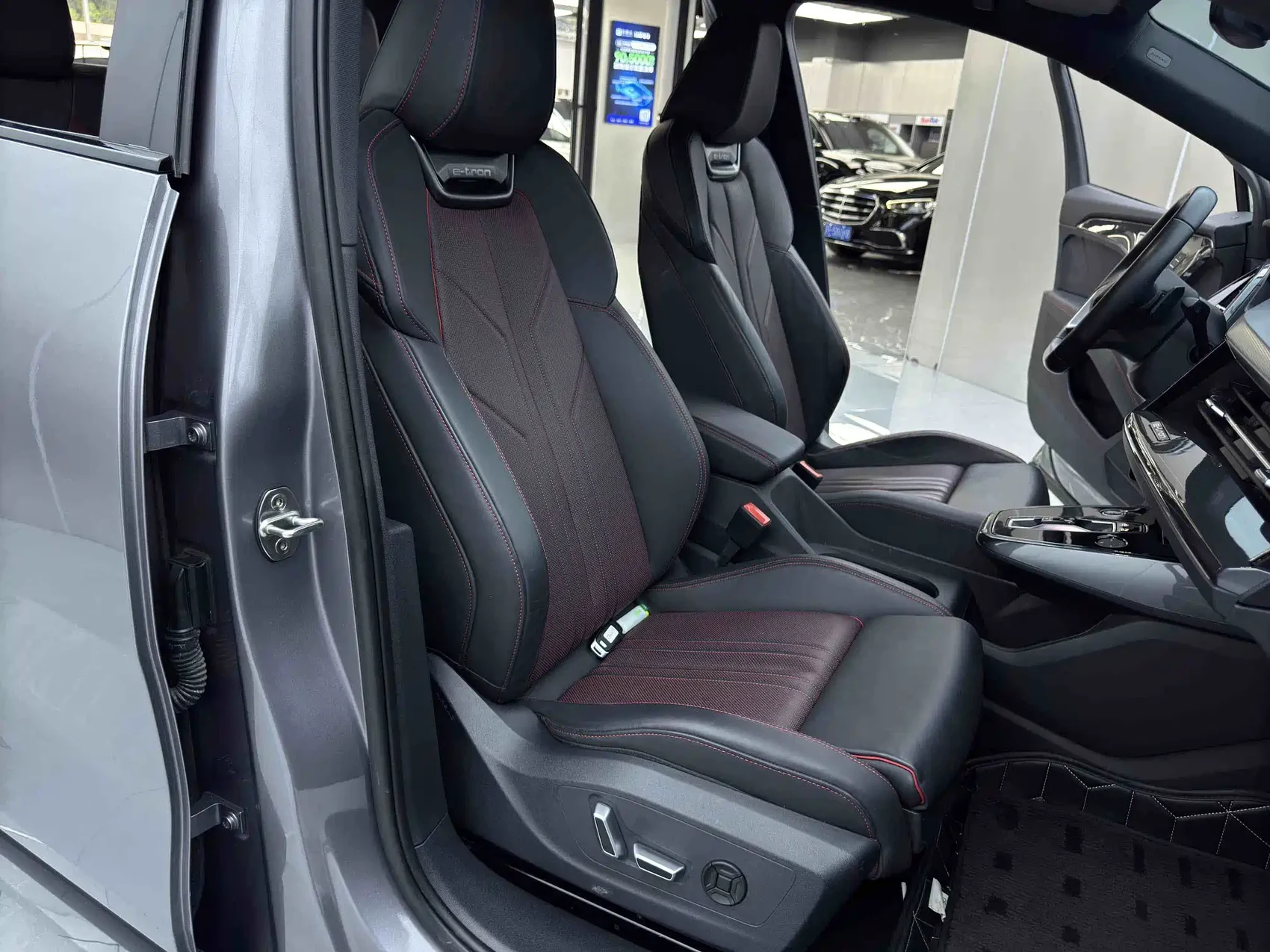Audi Q5 e-tron 2022 40 e-tron Starlight Edition Mecha Suit Sun Chaser Version — фото 18