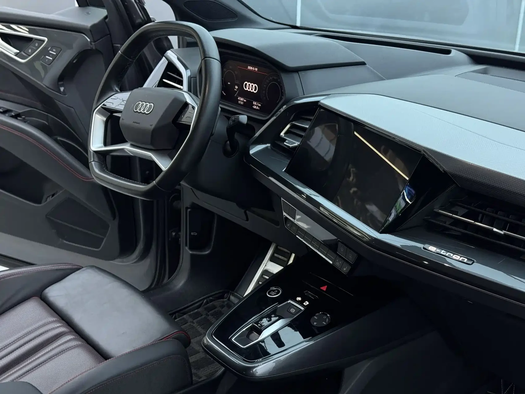 Audi Q5 e-tron 2022 40 e-tron Starlight Edition Mecha Suit Sun Chaser Version — фото 19