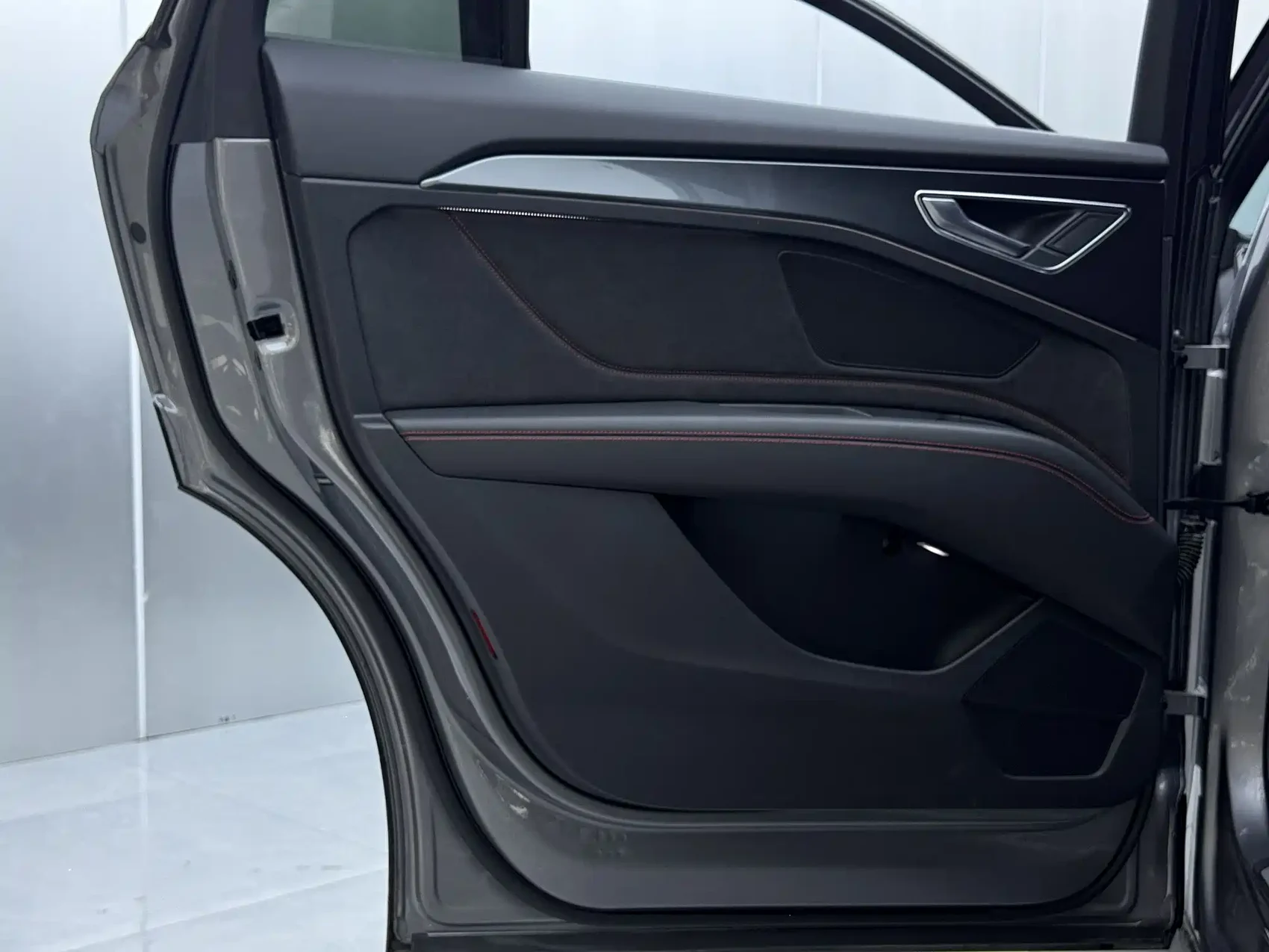 Audi Q5 e-tron 2022 40 e-tron Starlight Edition Mecha Suit Sun Chaser Version — фото 20