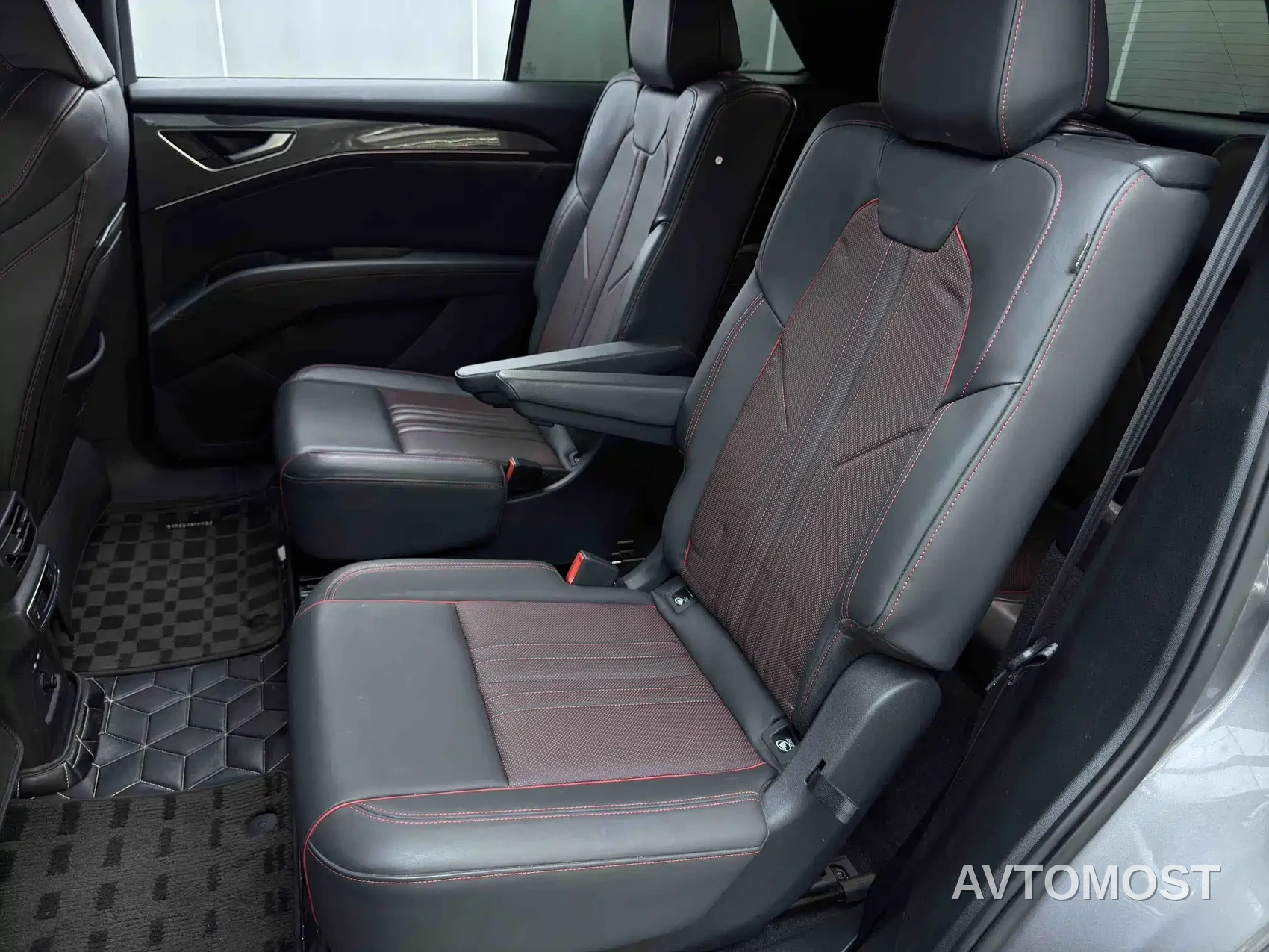 Audi Q5 e-tron 2022 40 e-tron Starlight Edition Mecha Suit Sun Chaser Version — фото 22