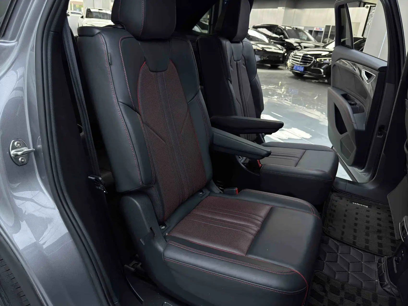 Audi Q5 e-tron 2022 40 e-tron Starlight Edition Mecha Suit Sun Chaser Version — фото 24
